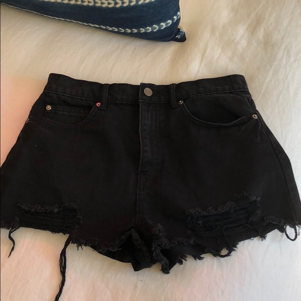 Forever 21 black distressed shorts. Size 29